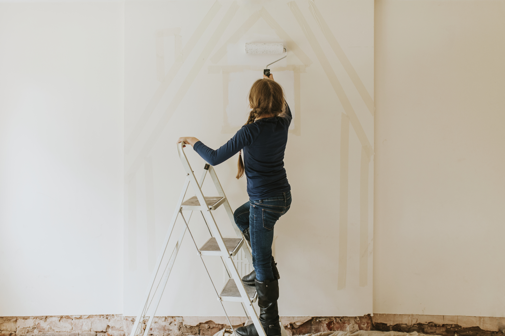 Girl Home Painting For Interior Renovation 2022 12 16 01 27 13 Utc 